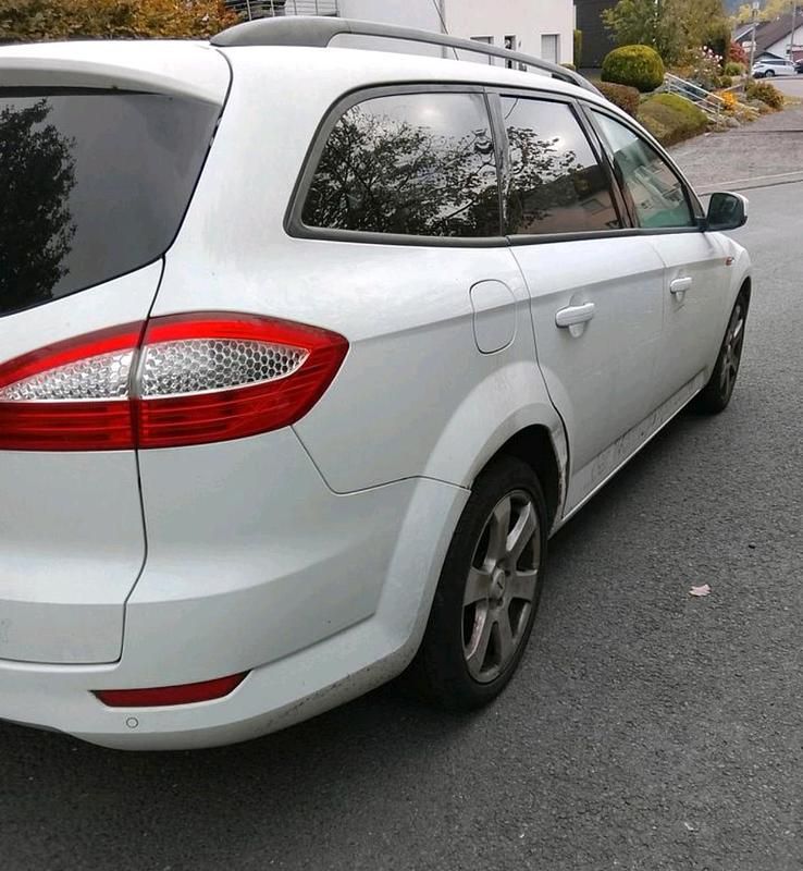 Weiß Gebraucht 2008 Ford Mondeo Kombi | 800 € (Guter Preis) - Bild 1/4