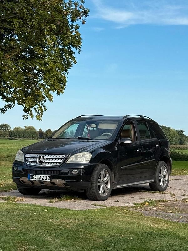 Schwarz Gebraucht 2006 Mercedes ML320 SUV | 5.600 € - Bild 1/4