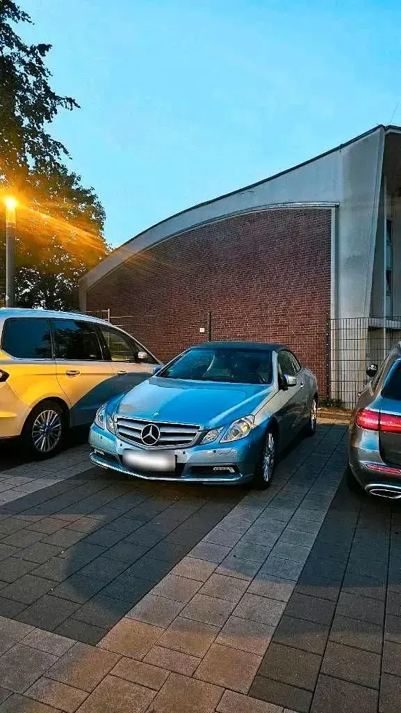 Gebraucht Mercedes E220 170 PS (125 kW) 2010 Blau Cabrio