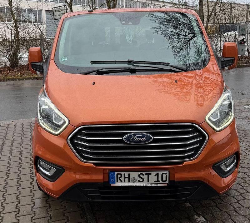 Gebraucht Ford Tourneo 170 PS (125 kW) 2018 Orange Van / Kleinbus