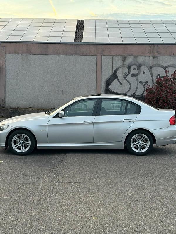 Gebraucht BMW 320 170 PS (125 kW) 2008 Silber Limousine