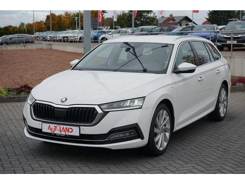Gebraucht Skoda Octavia 204 PS (150 kW) 2021 Candyweiss Kombi