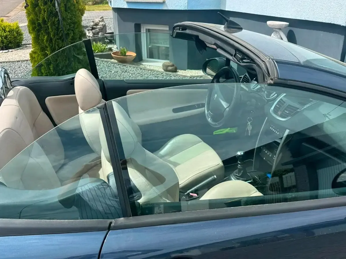 Gebraucht Peugeot 207 CC 156 PS (114 kW) 2012 Blau Cabrio