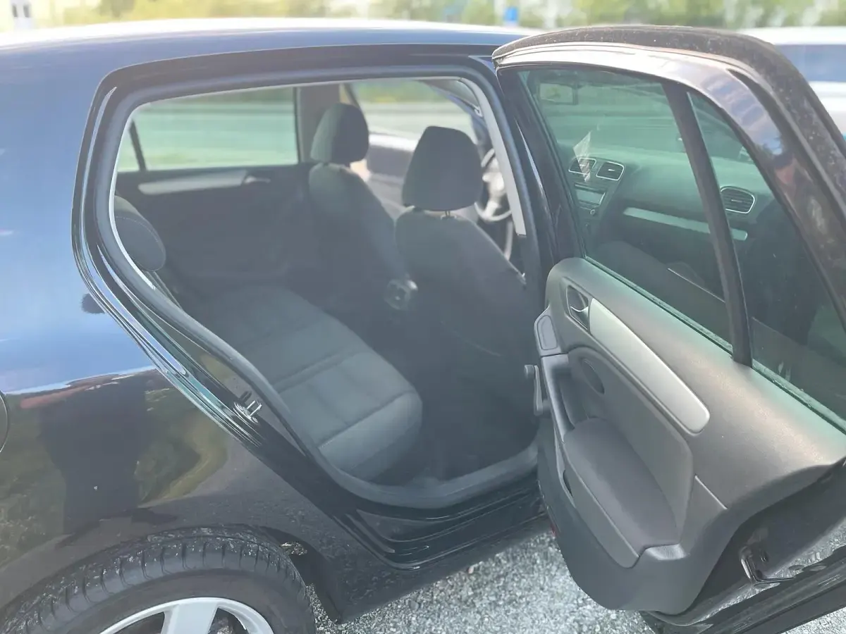 Gebraucht VW Golf VI 86 PS (63 kW) 2011 Schwarz Kleinwagen