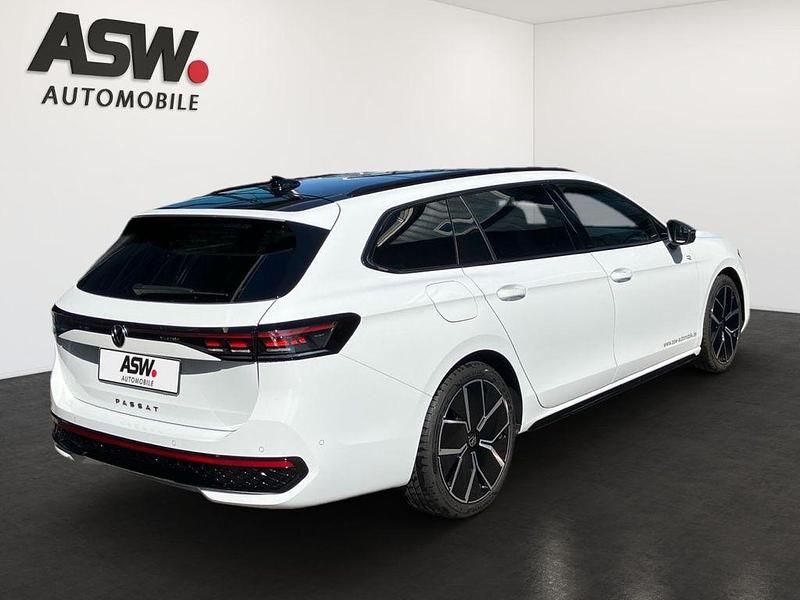 Gebraucht VW Passat R-line 193 PS (141 kW) 2025 Pure white Limousine