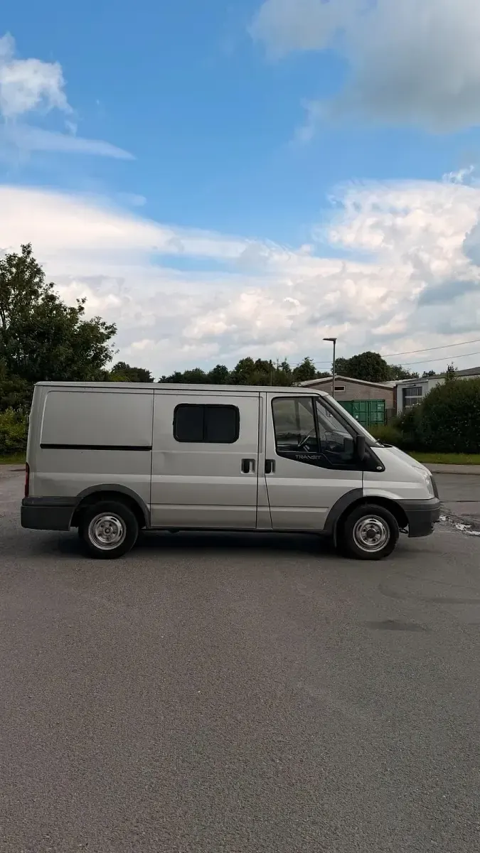 Gebraucht Ford Transit 85 PS (62 kW) 2010 Silber Van