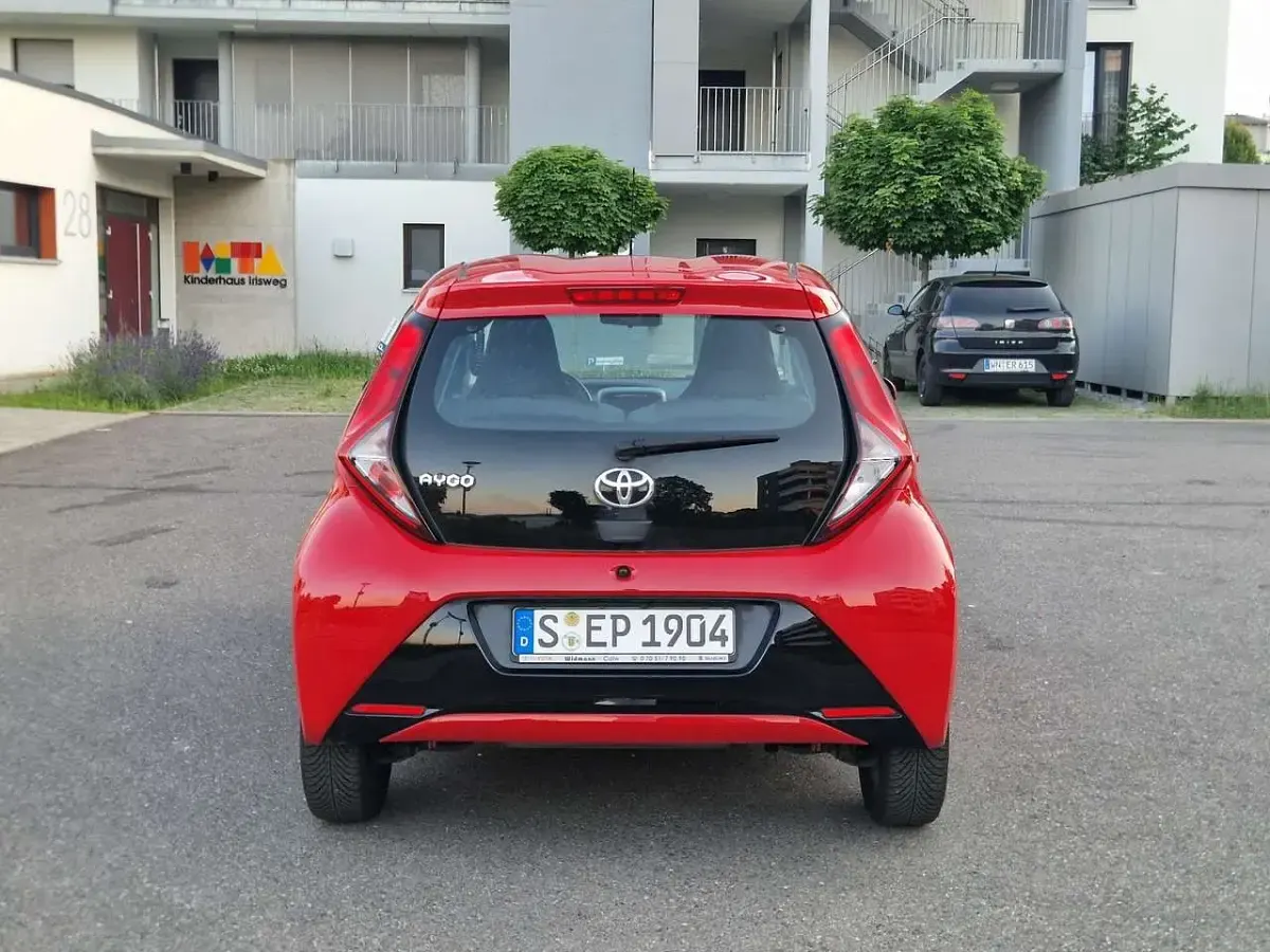 Gebraucht Toyota Aygo X-play 72 PS (52 kW) 2020 Rot Kleinwagen