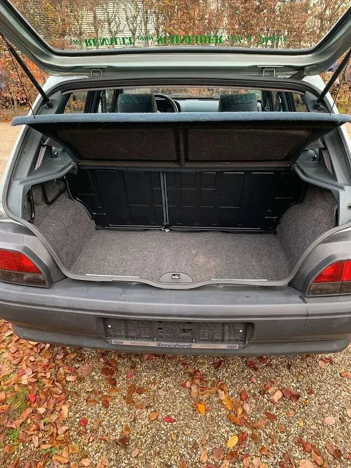 Gebraucht Renault Clio 54 PS (39 kW) 1993 Silber Kleinwagen