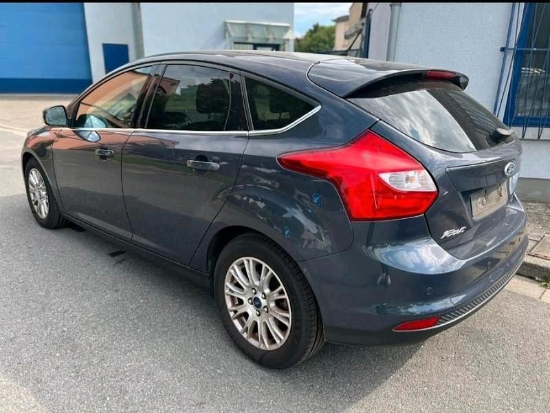 Gebraucht Ford Focus Titanium 116 PS (85 kW) 2013 Grau Kleinwagen