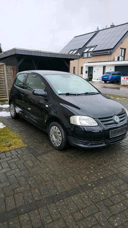 Gebraucht VW Fox 55 PS (40 kW) 2009 Schwarz Kleinwagen