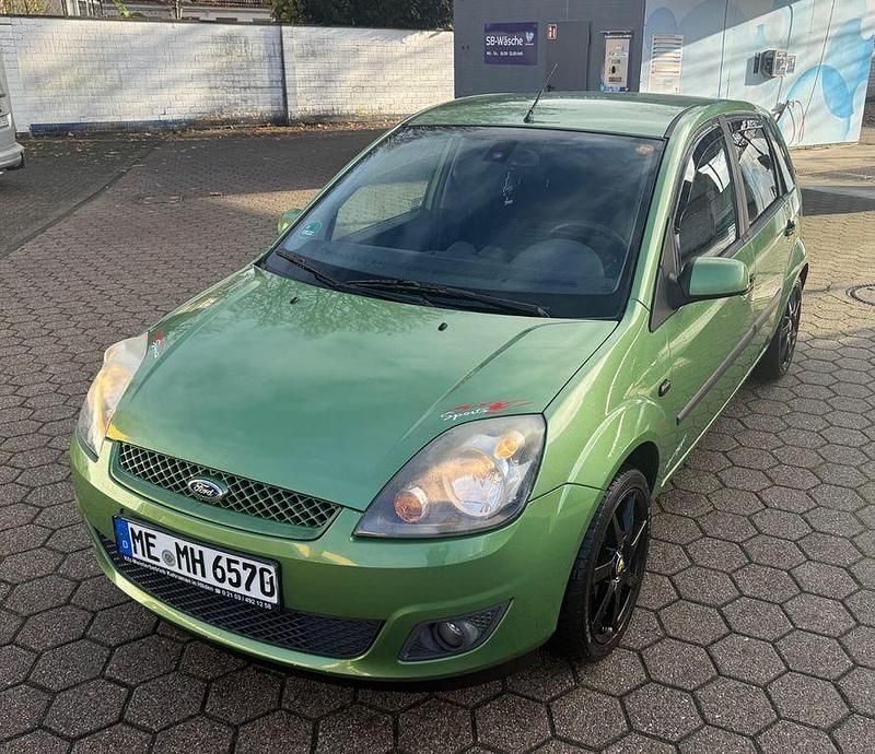 Grün Gebraucht 2007 Ford Fiesta Limousine | 2.200 € (Fairer Preis) - Bild 1/4