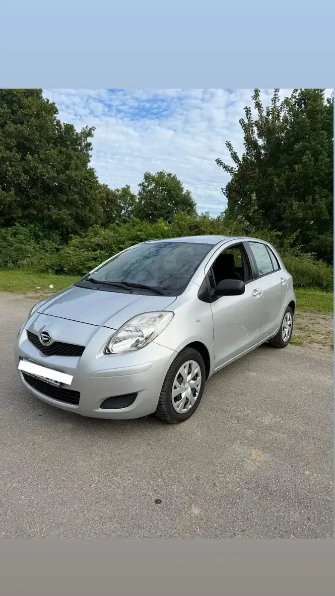 Gebraucht Daihatsu Charade 99 PS (72 kW) 2012 Silber Kleinwagen