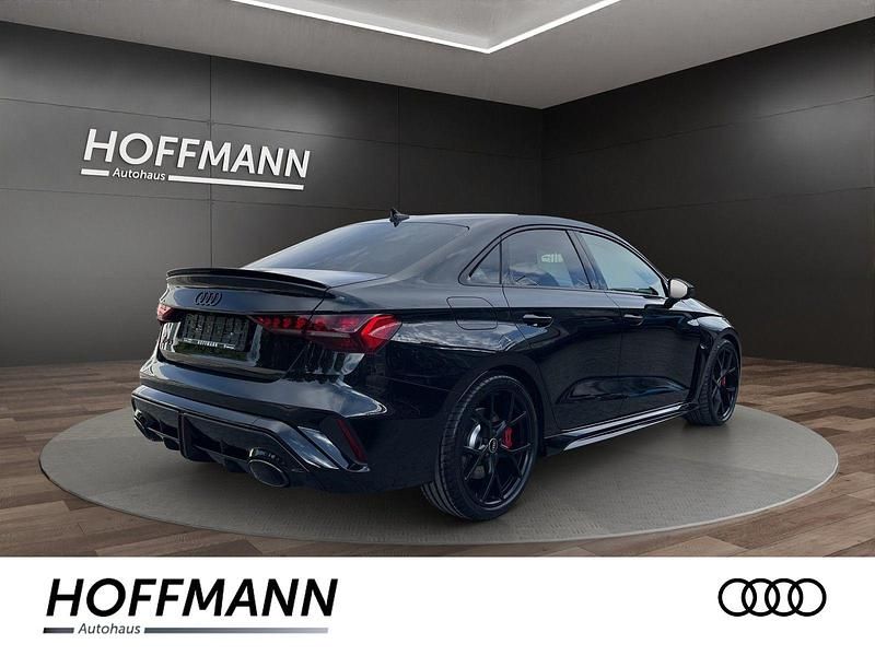 Neu Audi RS3 Ambiente 400 PS (294 kW) 2025 Schwarz Limousine
