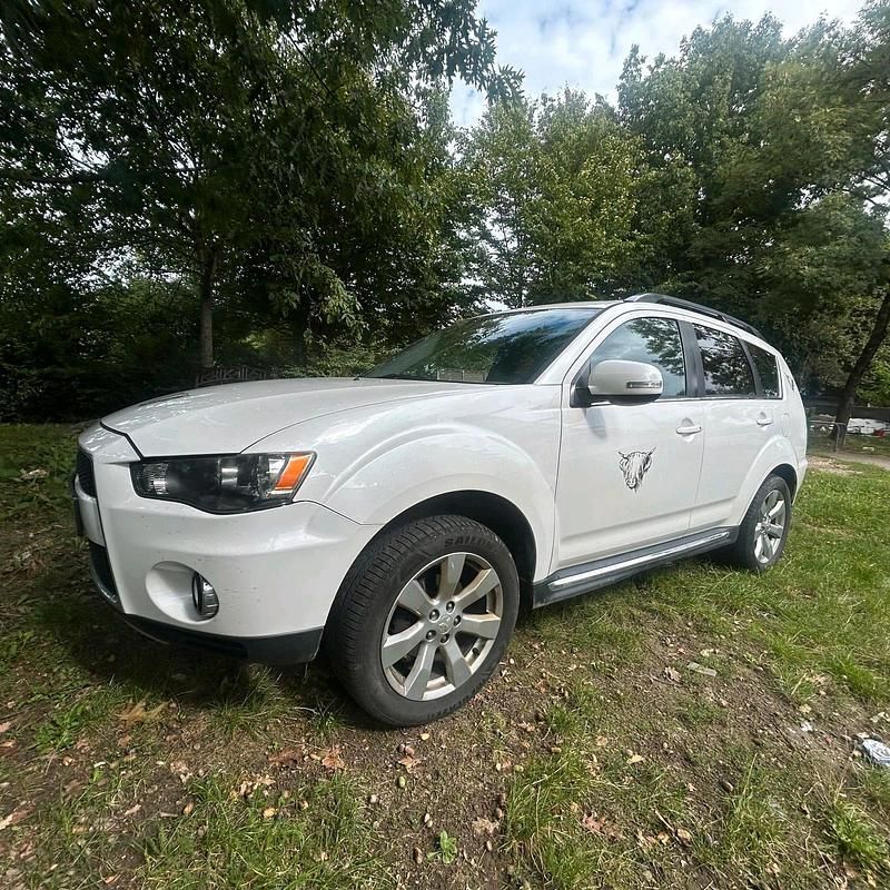 Weiß Gebraucht 2011 Mitsubishi Outlander SUV | 3.700 € (Superpreis) - Bild 1/4
