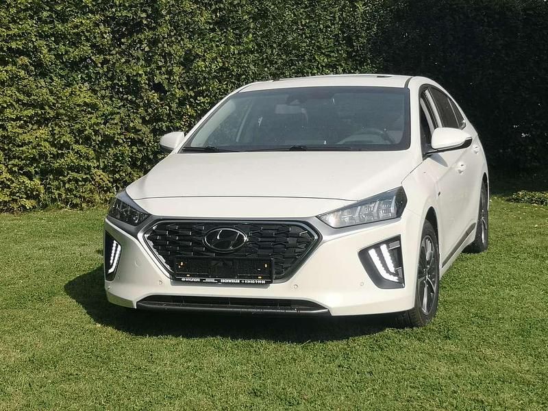Weiß Gebraucht 2021 Hyundai Ioniq Prime Limousine | 20.500 € (Teuer) - Bild 1/4