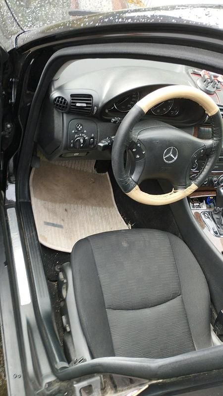 Gebraucht Mercedes 220 150 PS (110 kW) 2005 Schwarz Kombi