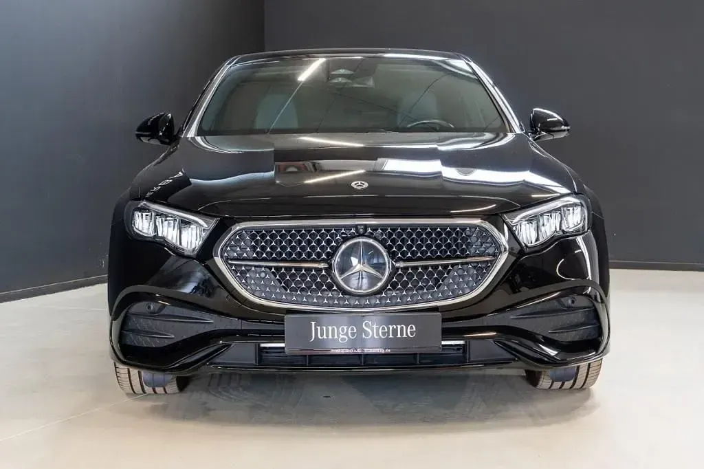 Gebraucht Mercedes E300 AMG 313 PS (230 kW) 2024 Obsidianschwarz metallic Limousine