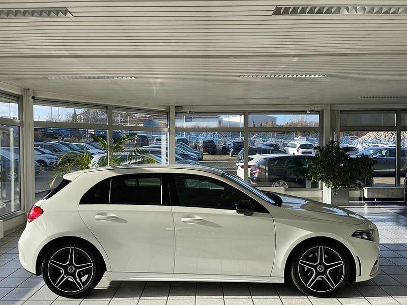 Gebraucht Mercedes A180 AMG line 116 PS (85 kW) 2019 Weiß Limousine