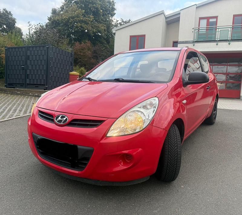 Rot Gebraucht 2011 Hyundai i20 Kleinwagen | 2.000 € (Guter Preis) - Bild 1/4