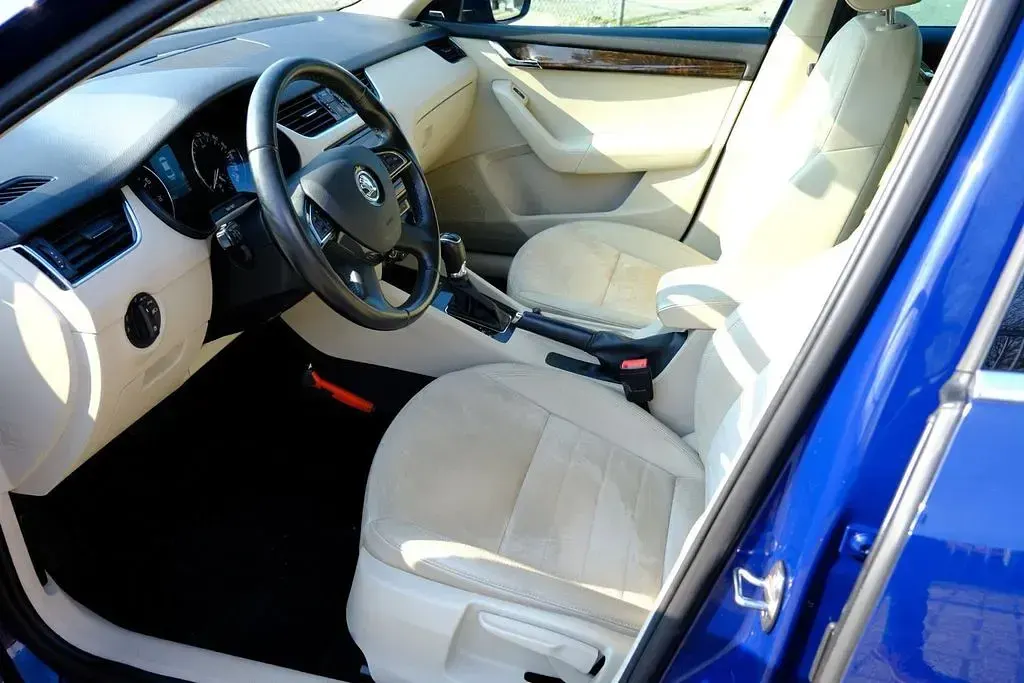 Gebraucht Skoda Octavia Business Line 140 PS (102 kW) 2014 Blau Kleinwagen