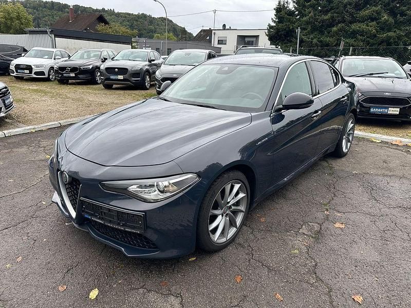 Grau Gebraucht 2018 Alfa Romeo Giulia Veloce Limousine | 14.900 € (Superpreis) - Bild 1/4