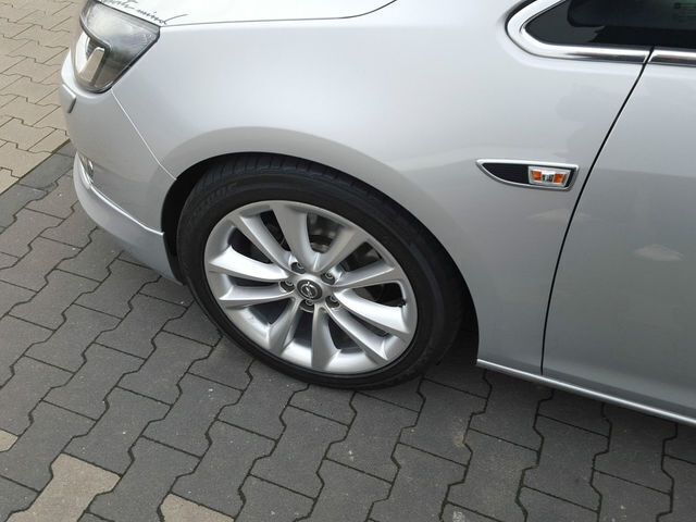 Gebraucht Opel Astra 180 PS (132 kW) 2011 Silber metallic Limousine