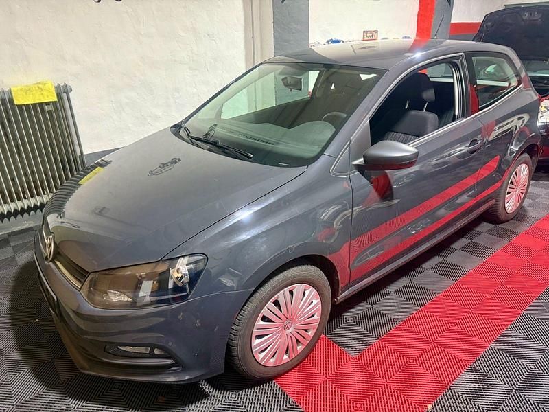 Grau Gebraucht 2015 VW Polo Trendline Kleinwagen | 5.500 € (Superpreis) - Bild 1/4