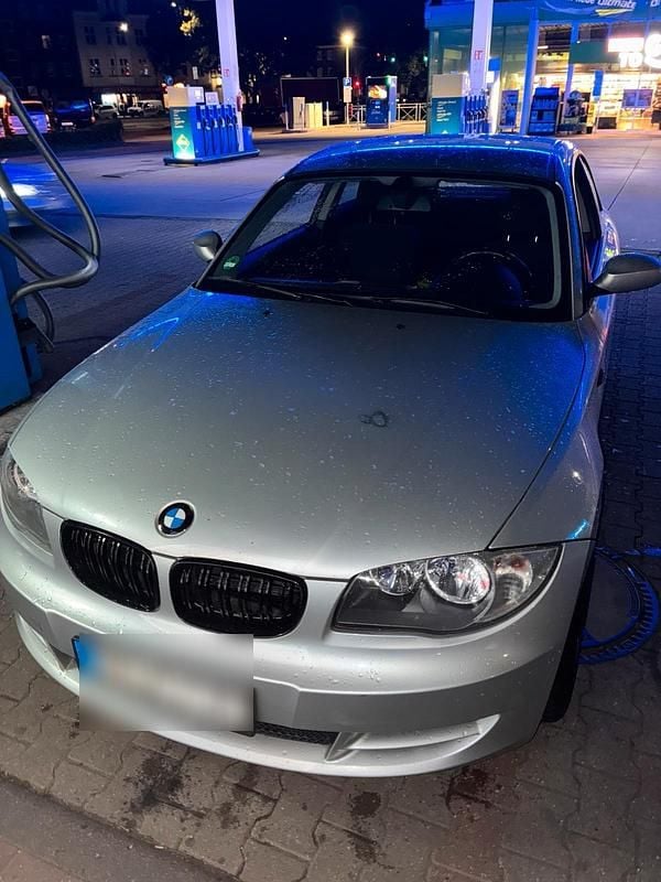 Silber Gebraucht 2008 BMW 120 Coupé Coupé | 3.499 € (Guter Preis) - Bild 1/4