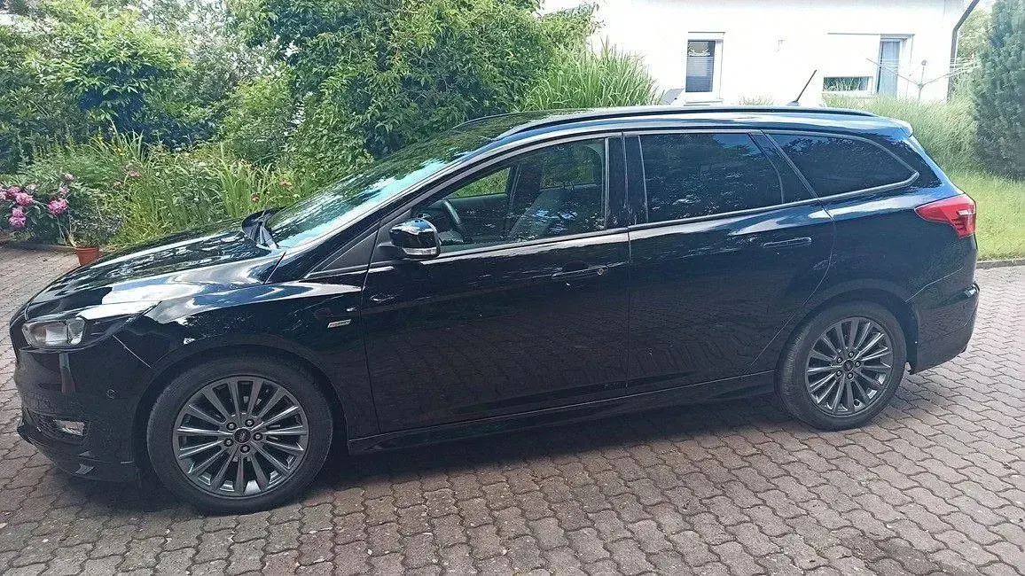 Gebraucht Ford Focus ST-Line 140 PS (102 kW) 2018 Schwarz Limousine