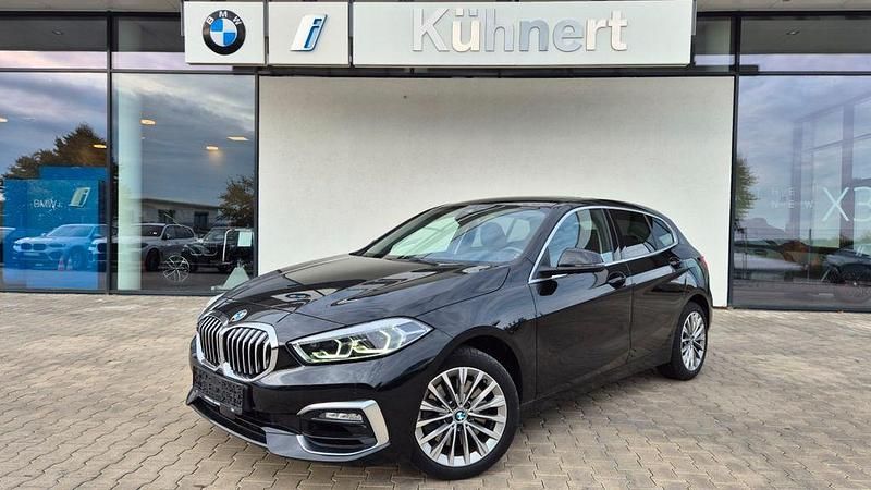 Black sapphire metallic Gebraucht 2022 BMW 120 Luxury Line Kleinwagen | 29.865 € (Teuer) - Bild 1/4