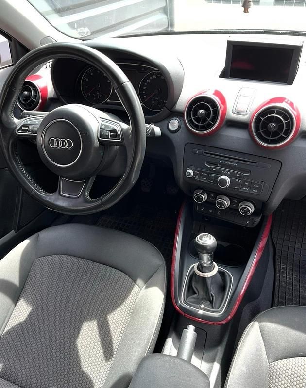 Second-hand Audi A1 86 CP (63 kW) 2012 Negru Hatchback