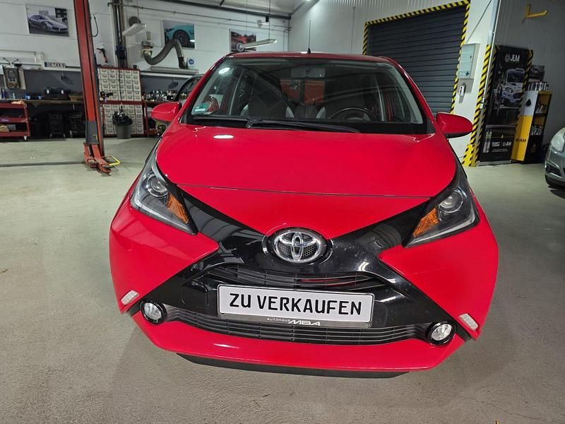 Gebraucht Toyota Aygo X-play 69 PS (50 kW) 2016 Rot Kleinwagen
