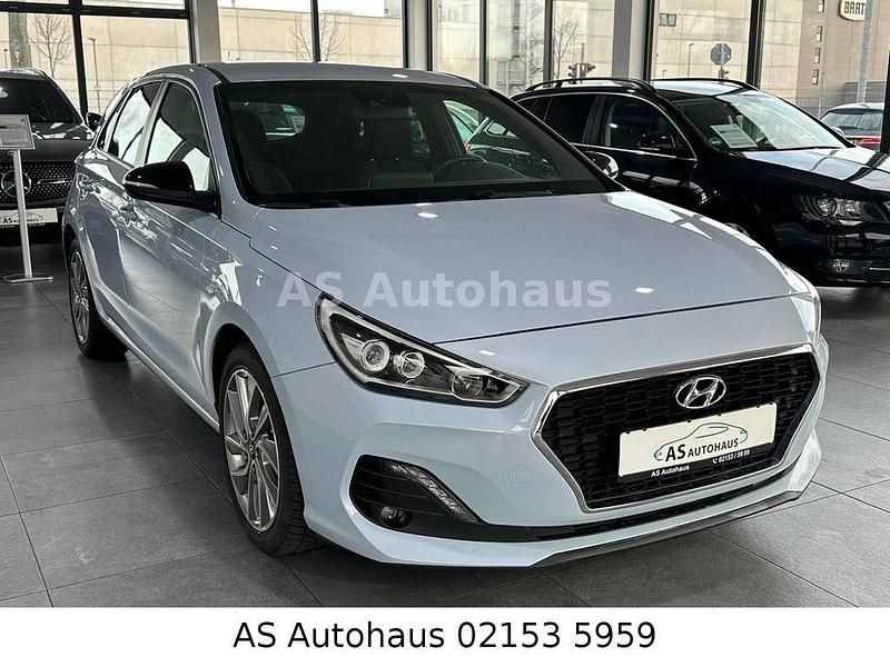Grau Gebraucht 2018 Hyundai i30 Passion Plus Limousine | 14.650 € (Fairer Preis) - Bild 1/4