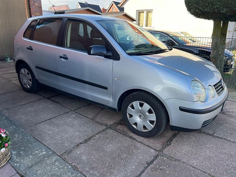 Gebraucht VW Polo Basis 75 PS (55 kW) 2002 Silber Limousine
