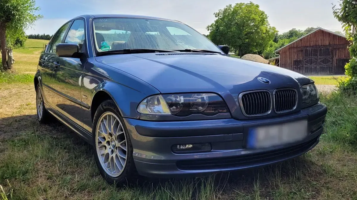 Gebraucht BMW 320 Sport Line 150 PS (110 kW) 1998 Blau Limousine