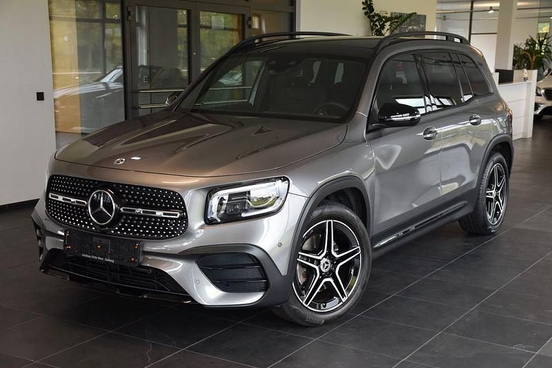 Grau Gebraucht 2022 Mercedes GLB200 AMG line SUV | 41.450 € (Etwas zu teuer) - Bild 1/4