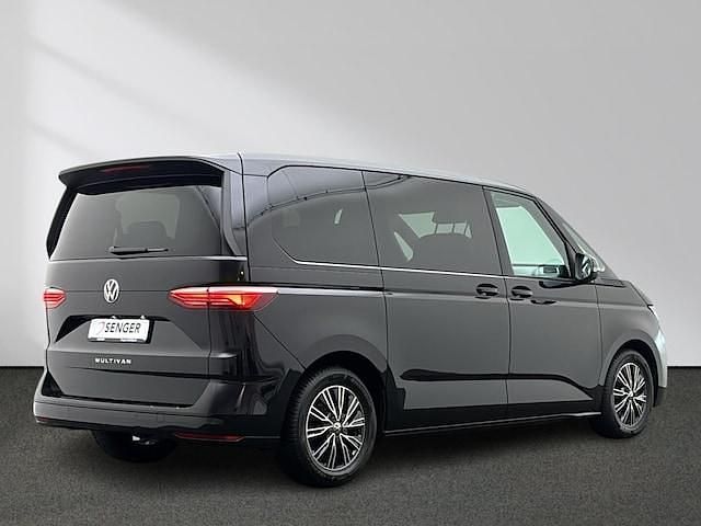 Gebraucht VW Multivan Basis 150 PS (110 kW) 2022 Deep black perleffekt Van