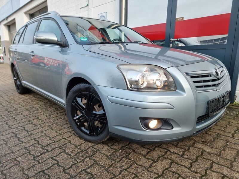 Silber Gebraucht 2009 Toyota Avensis Travel Kombi | 2.495 € (Superpreis) - Bild 1/4