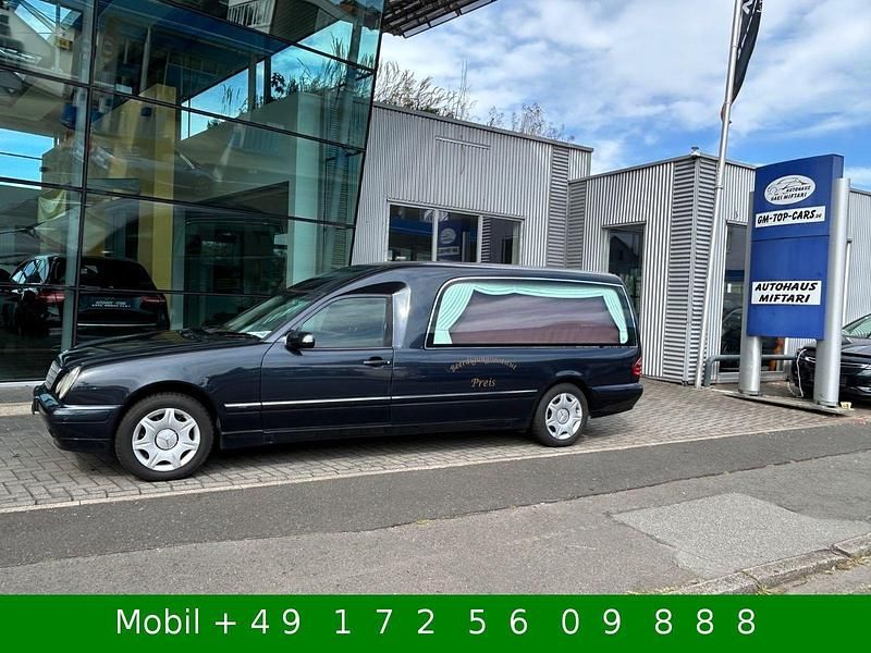 Schwarz Gebraucht 2002 Mercedes E220 Kombi | 10.000 € - Bild 1/4