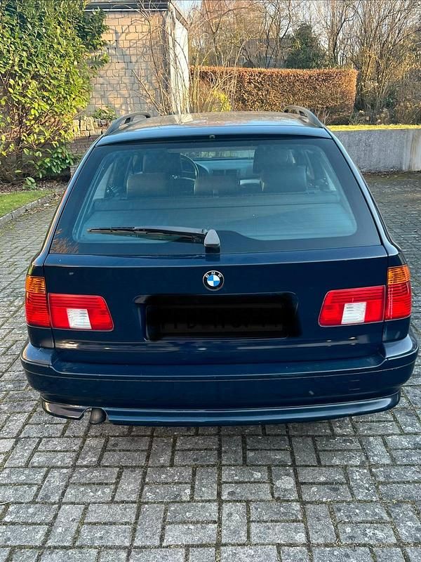 Gebraucht BMW 530 Basis 193 PS (141 kW) 2001 Blau Kombi