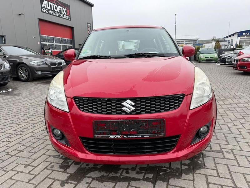 Gebraucht Suzuki Swift Club 94 PS (69 kW) 2013 Rot Kleinwagen