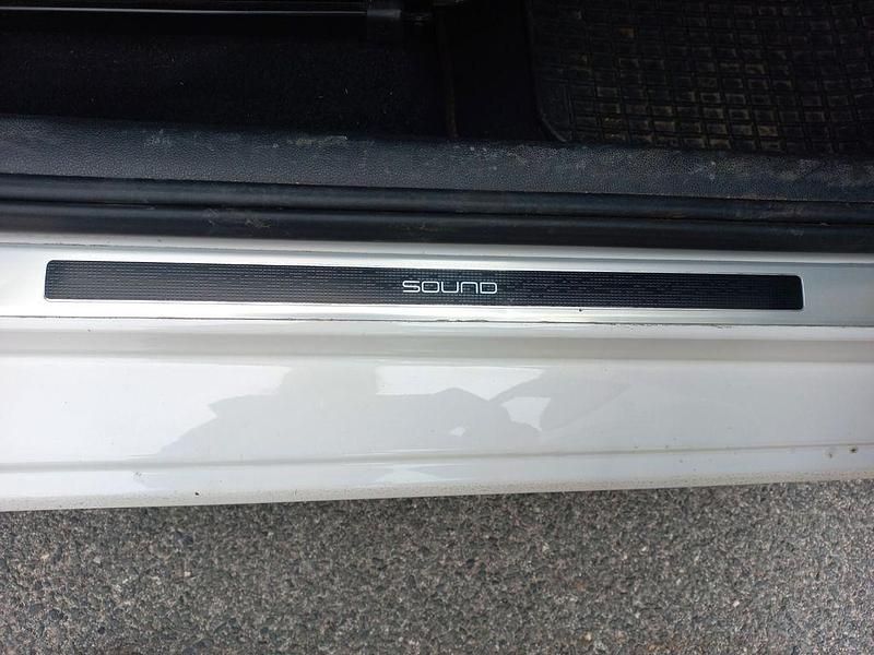 Gebraucht VW up! Sound 90 PS (66 kW) 2017 Weiß Kleinwagen