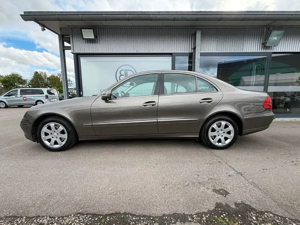 Używany Mercedes E220 170 KM (125 kW) 2008 Szary Sedan/Limuzyna