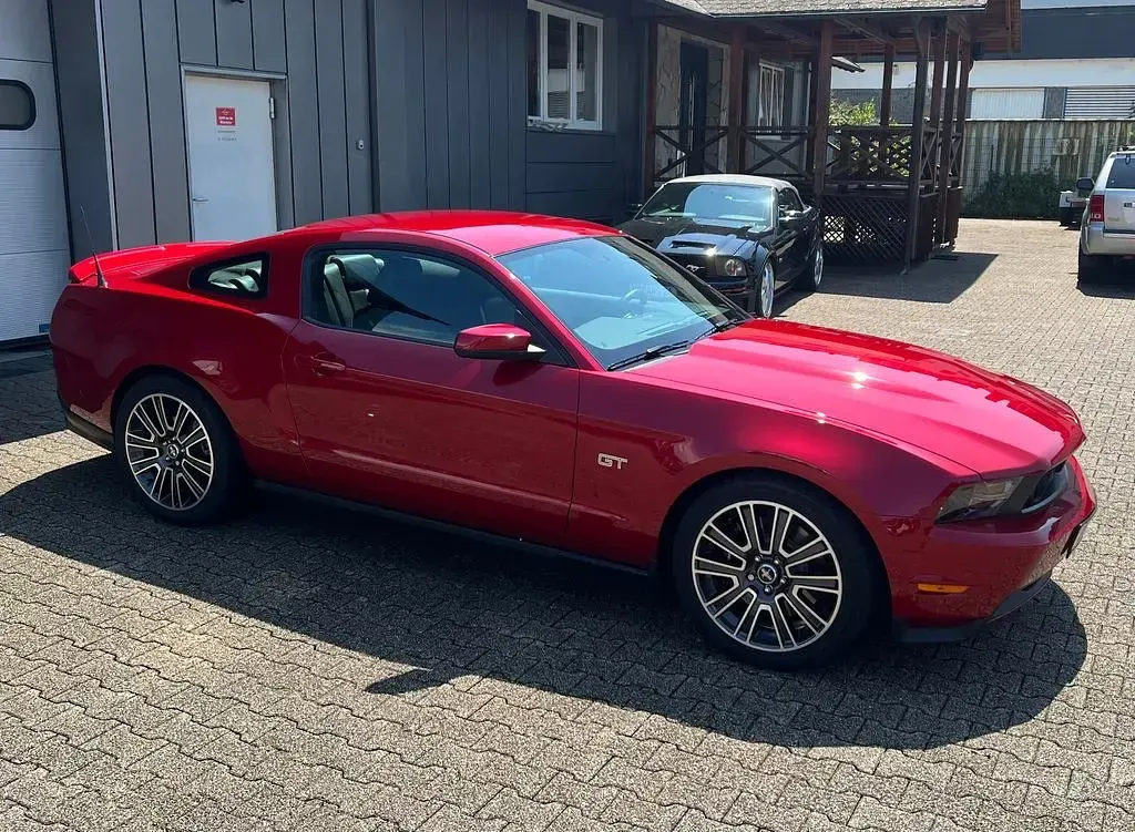 Gebraucht Ford Mustang GT Premium 320 PS (235 kW) 2010 Rot Coupé