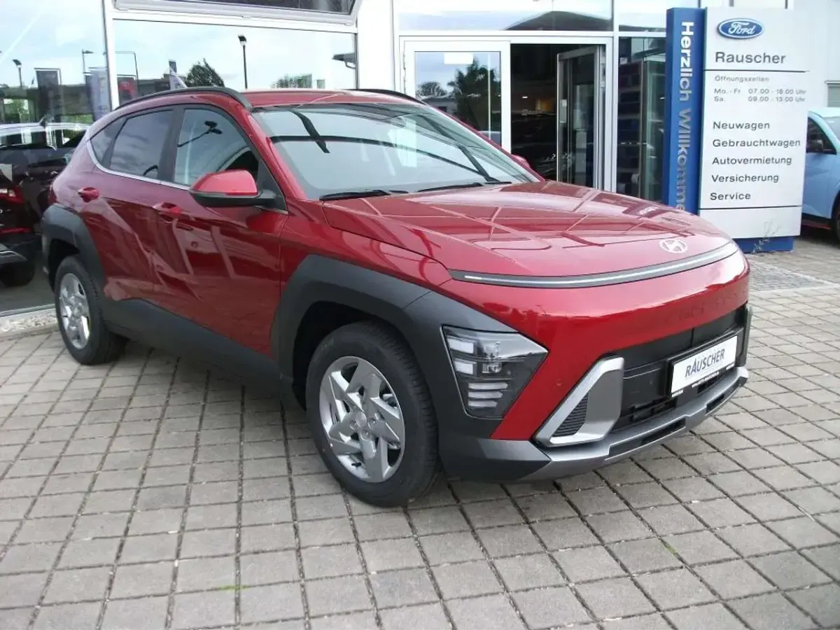 Gebraucht Hyundai Kona Trend 120 PS (88 kW) 2024 Rot schwarz SUV