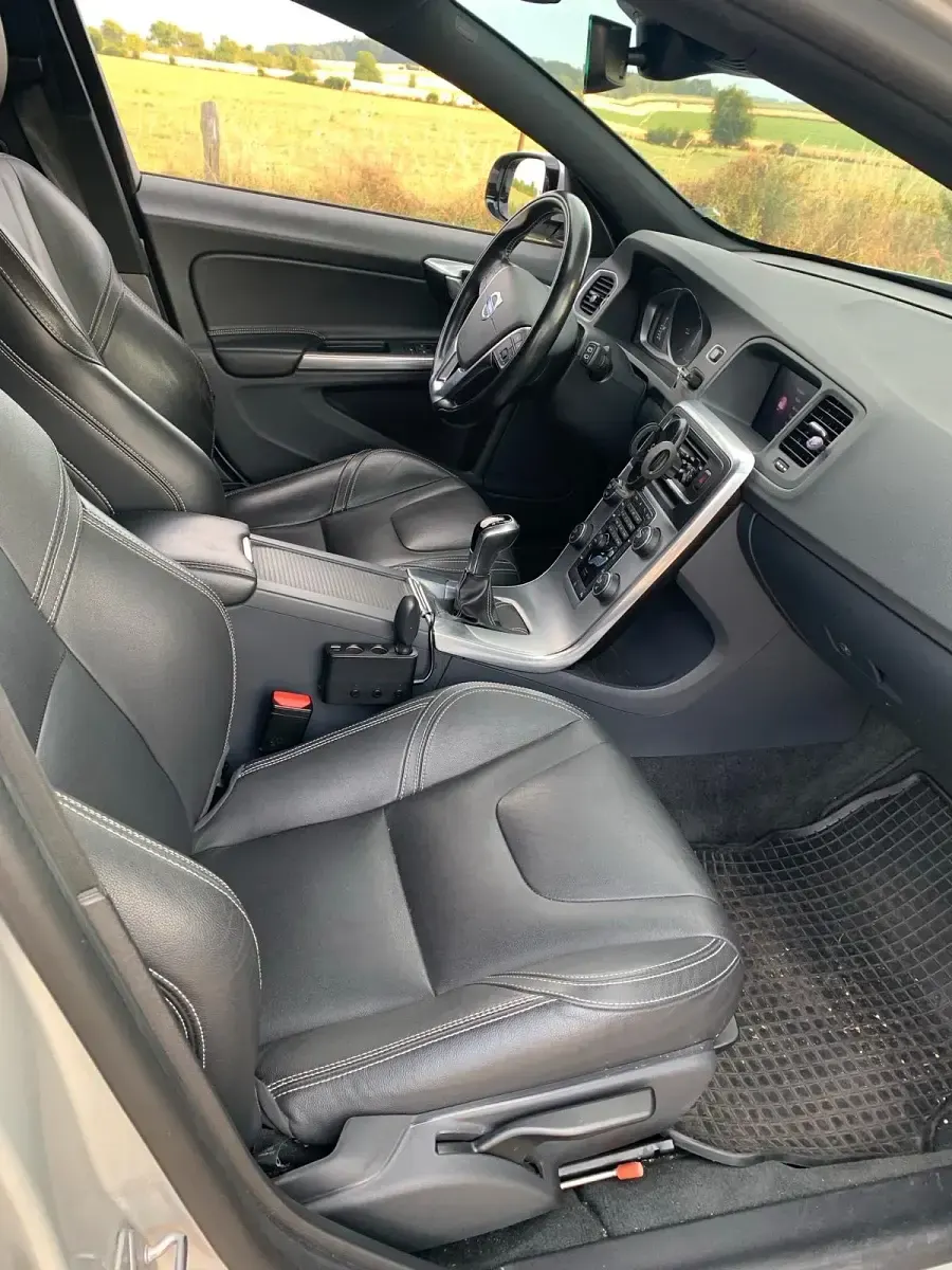 Gebraucht Volvo V60 190 PS (139 kW) 2018 Silber Kombi