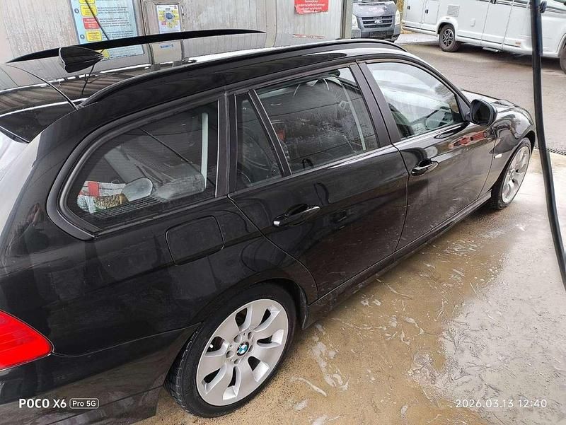 Gebraucht BMW 320 184 PS (135 kW) 2010 Schwarz Kombi