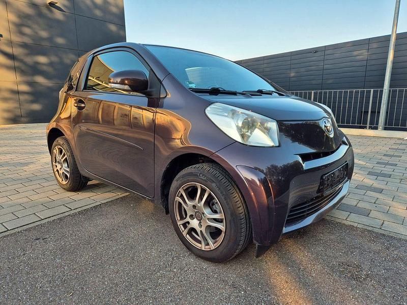Violett Gebraucht 2009 Toyota iQ Basis Kleinwagen | 2.980 € (Guter Preis) - Bild 1/4