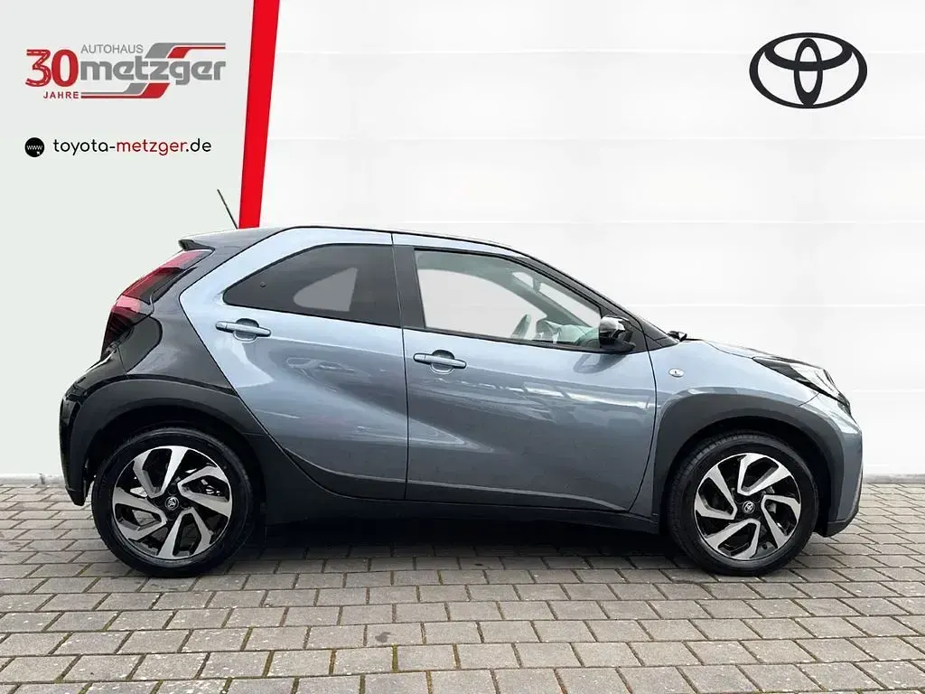 Gebraucht Toyota Aygo X Basis 72 PS (52 kW) 2025 1k3)/ black mica (209) (grau SUV