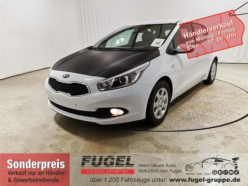 Carraraweiss Gebraucht 2014 Kia Ceed Attract Kleinwagen | 5.869 € (Fairer Preis) - Bild 1/4